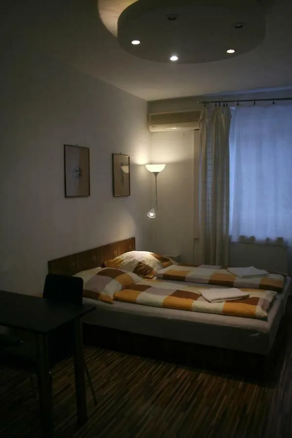 Margaret Bridge Studio Apartment Budapest