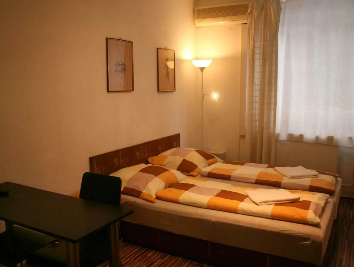 Margaret Bridge Studio Apartment Budapest