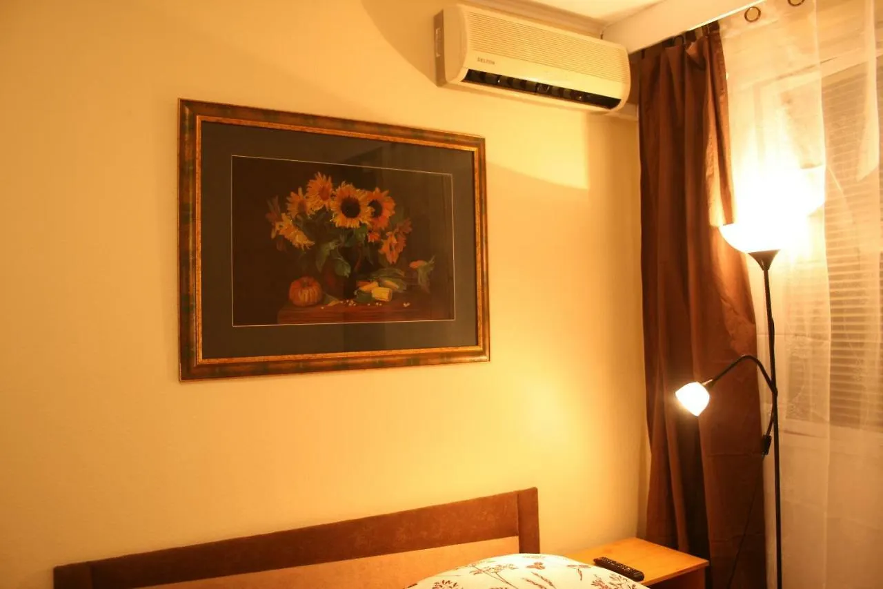 Margaret Bridge Studio Apartment Budapest Ungarn